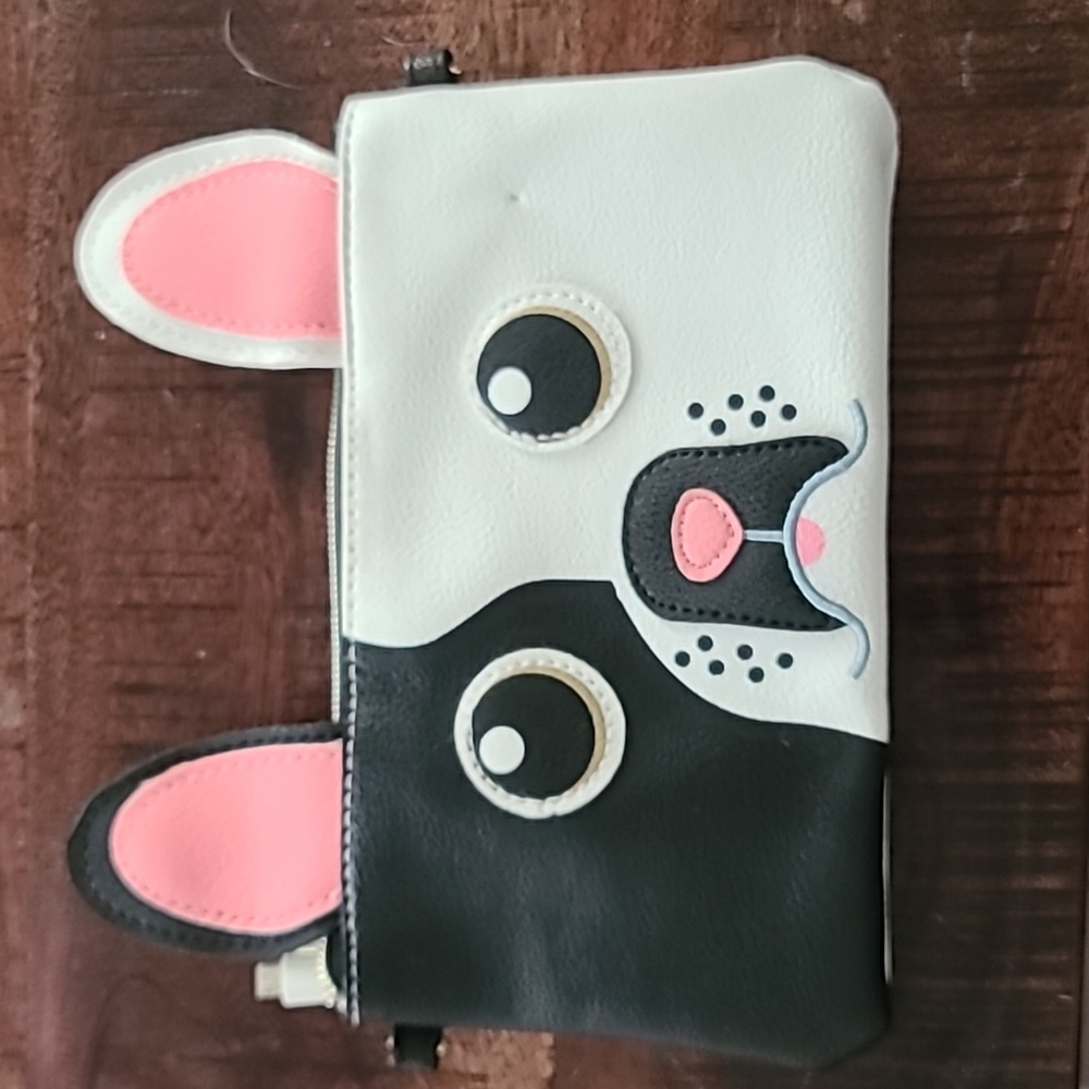 Bulldog bag with portable phone charger
